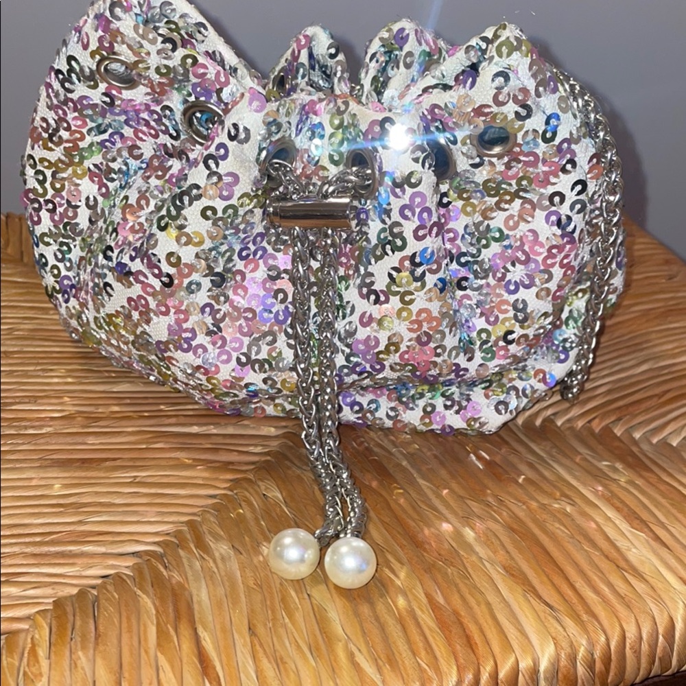 “Natalie Mills”Handbag: Sparkle bucket bag  sequins, pearl drawstring 👩‍🎤